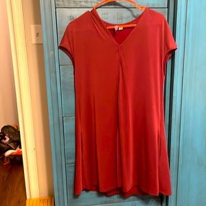Alya short sleeve v neck dress with pockets. Maroon/Red. Size:large. Excellent
